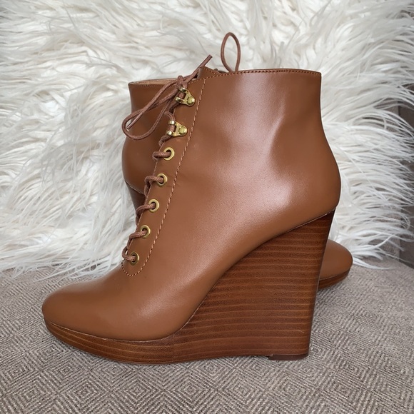 Guess “Zoey” Ankle Booties - Picture 7 of 14